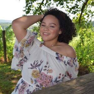 Meet your Posher, Taila